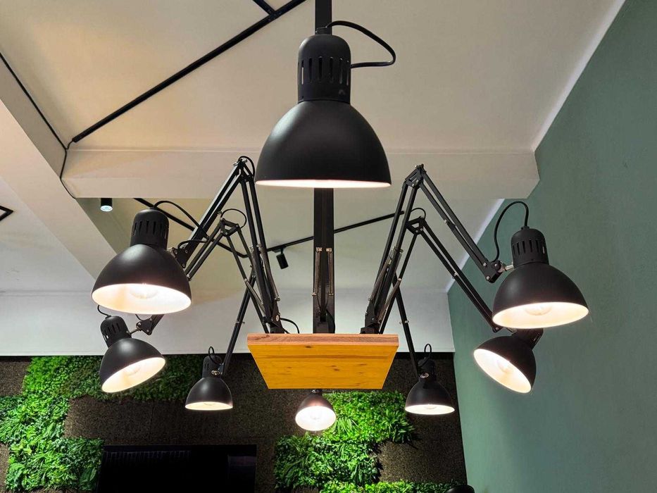 Candeeiro suspenso tipo “Aranha” com 8 luminárias, para mesa de jantar