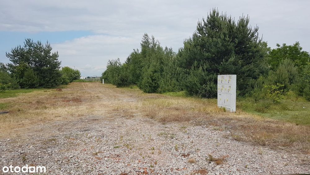 Działka budowlana z pozwoleniem na budowę domu.