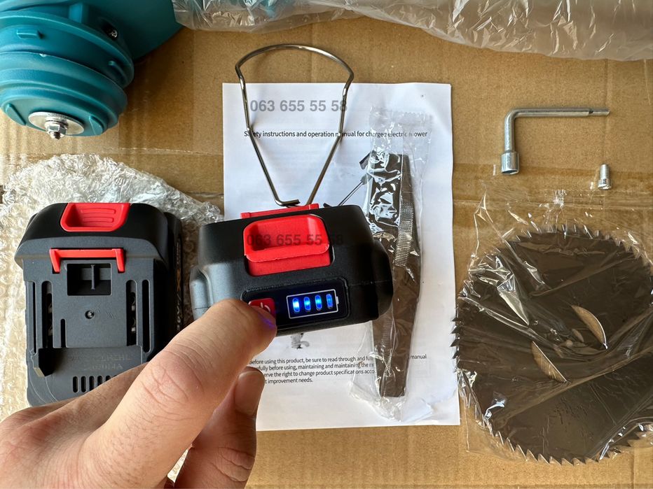 Аккумуляторная газонокосилка (триммер, мотокоса) для скашивания травы