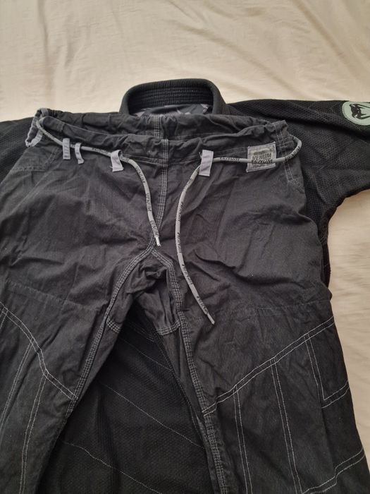 Vendo kimonos de  Jiujitsu Venum