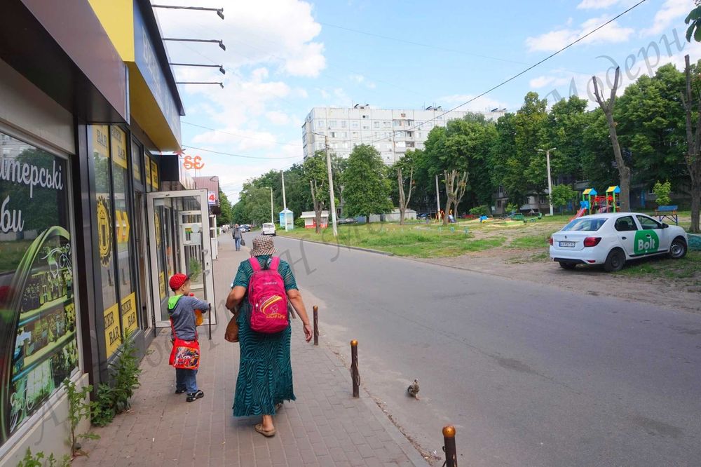 Чудова крамничка на вході до житлового району Харків оренда