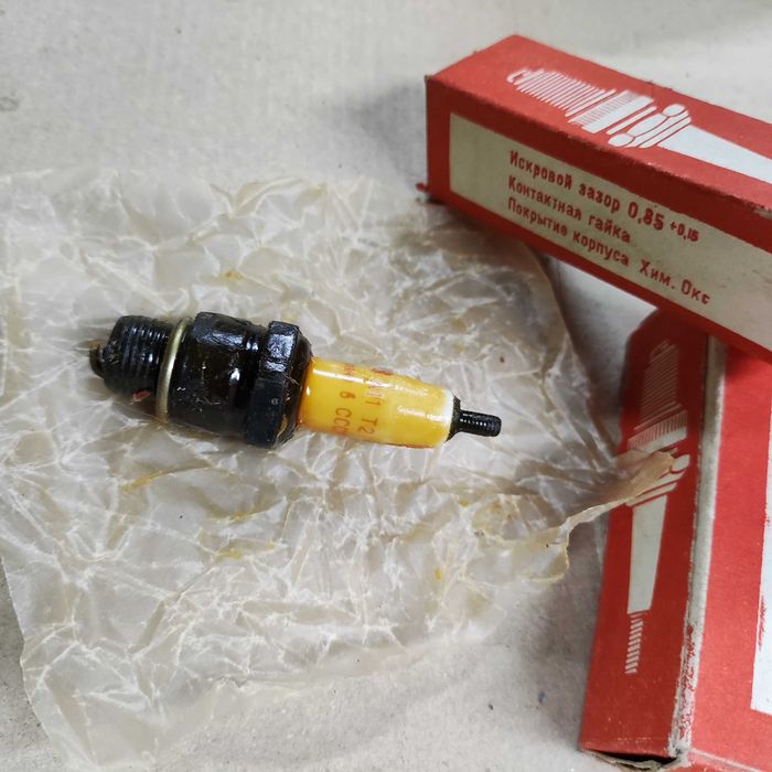 Свеча для мотоциклов ИЖ СССР оригинал Уфа а-11 2T (M14*1,25 12,7mm)