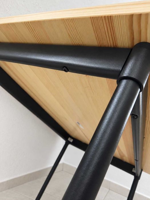 Secretária IKEA KULLABERG 110x70 cm - pinho e metal preto