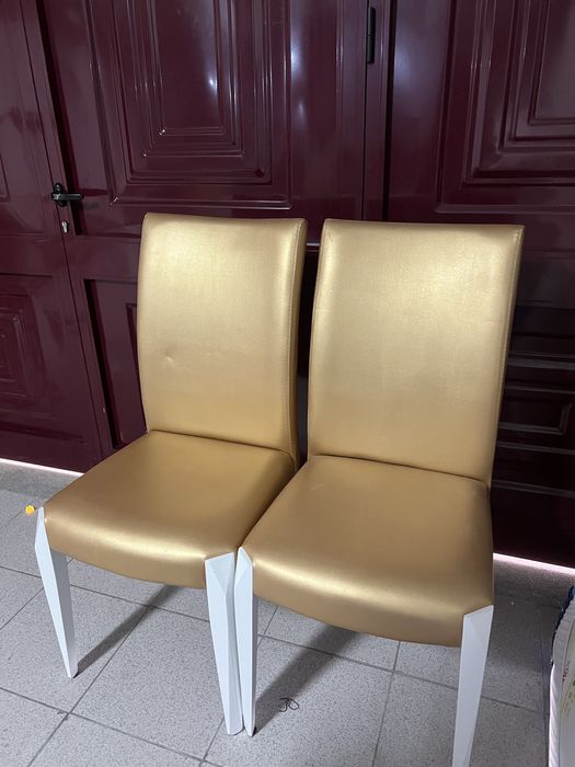 Vendo duas Cadeiras em Dourado