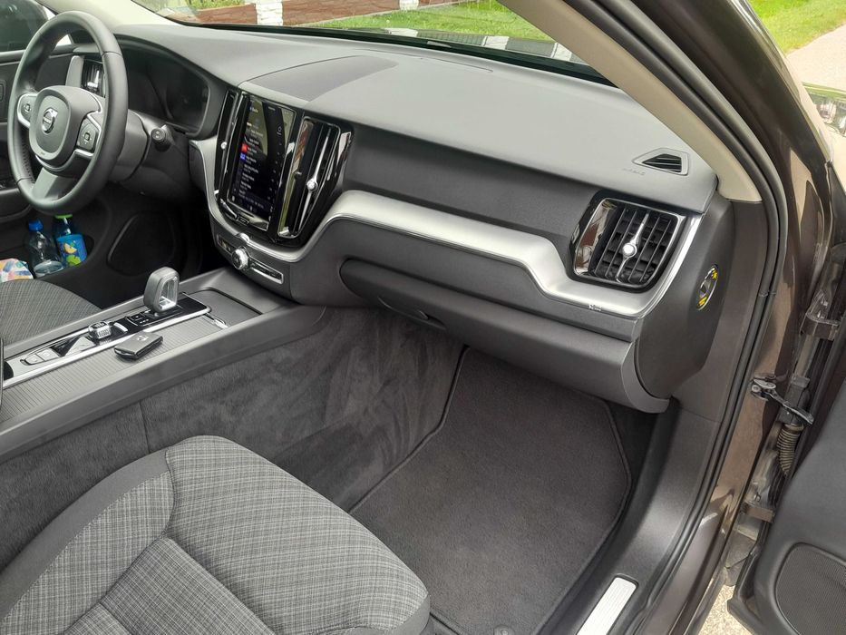 Volvo XC60 2.0 197km plus hybryda