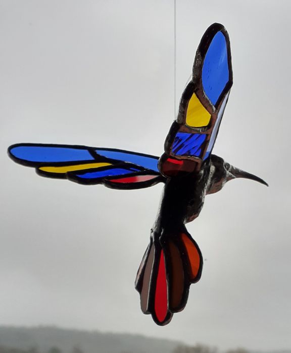Colibri de vitral e estanho