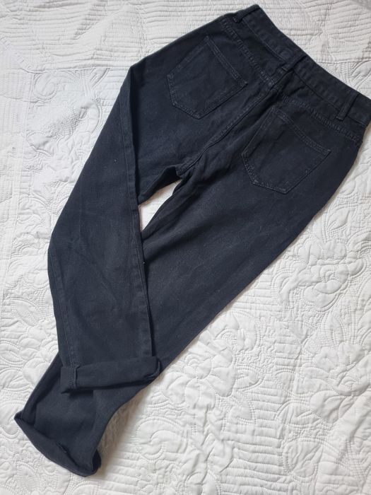Dżinsy mom fit, czarne, Pretty Little Thing, rozmiar 8/36 z metki.