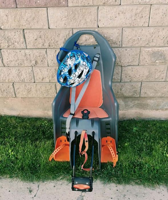 Fotelik rowerowy Polisport mocowany do ramy plus kask dziecięcy ABUS 45 50 cm
