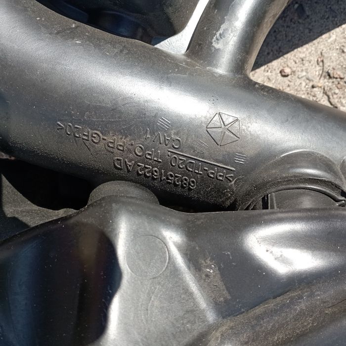 Воздуховод патрубок фильтра воздушного Jeep Grand Cherokee WK2