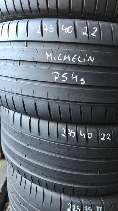 Pneus  275/40/22