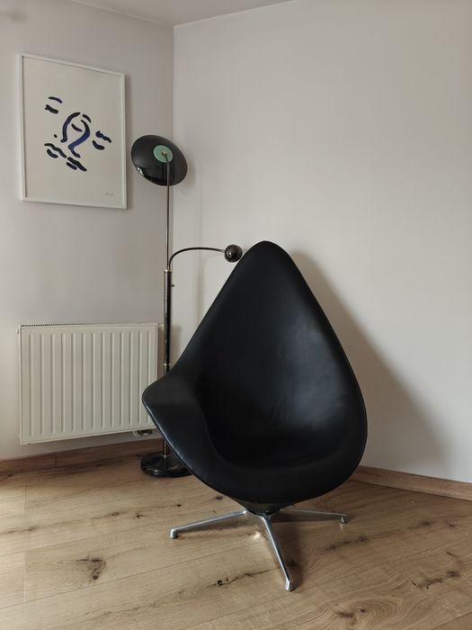 Designerski, minimalistyczny fotel Engelbrechts Plateau