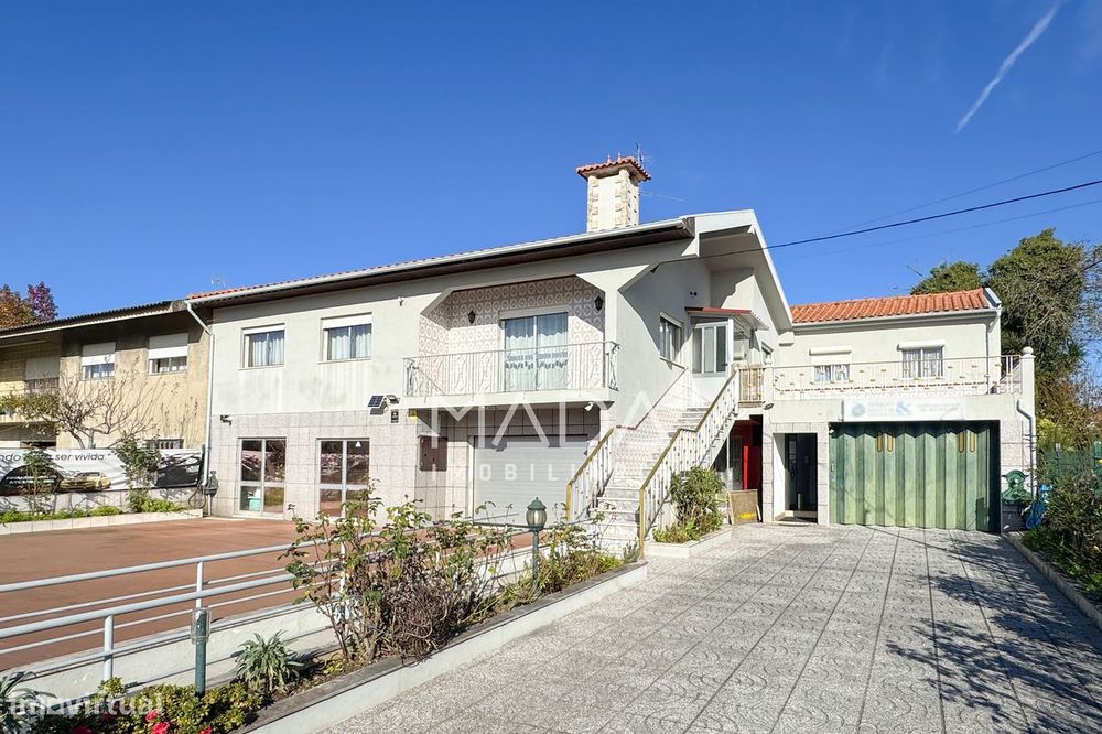 Moradia T3 geminada c/loja e escritório em Cabreiros, Braga