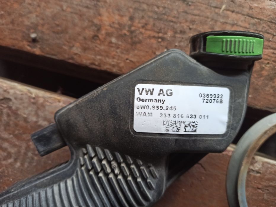 Hak elektryczny Audi A4B9