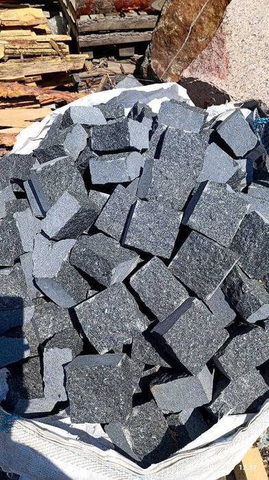 Бруківка для вантажних авто.