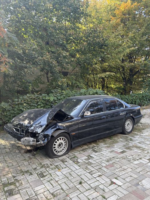 BMW E38 2.8 бенз., рест. Після ДТП