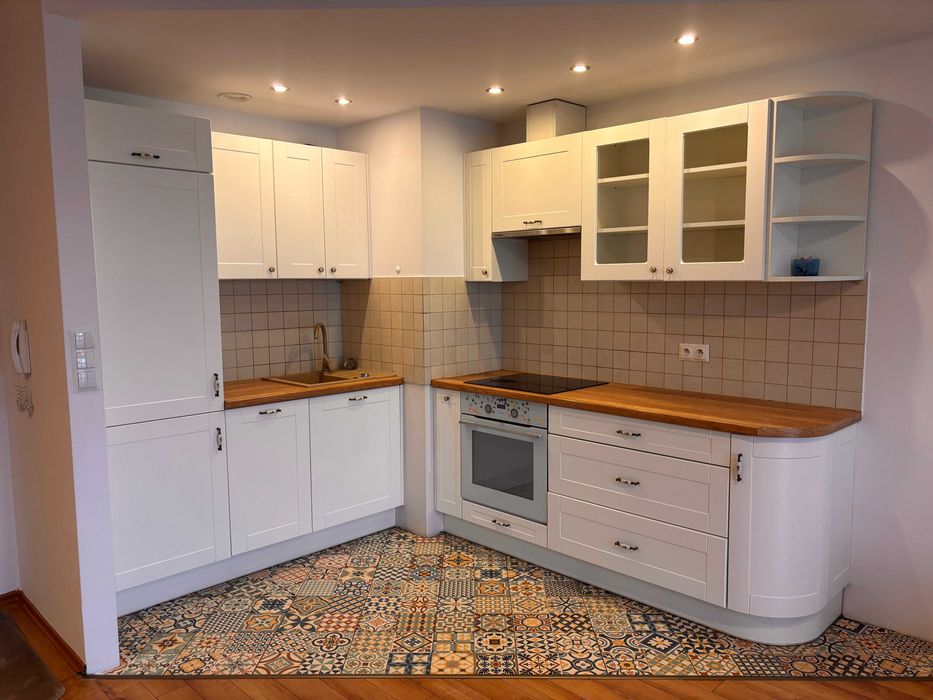 TG Lasowice, nowy budynek z windą, 60 m2