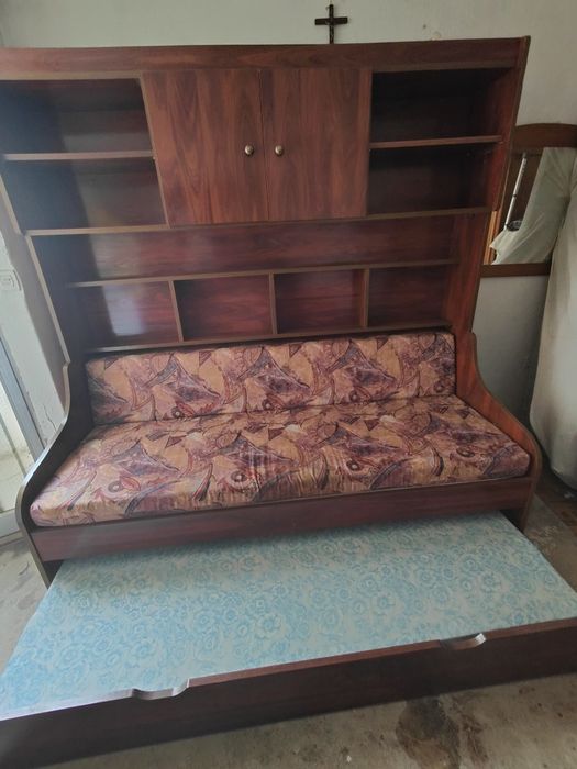 Estúdio com roupeiro