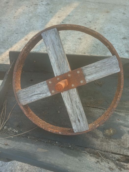 Rodas de carro de mão antigas
