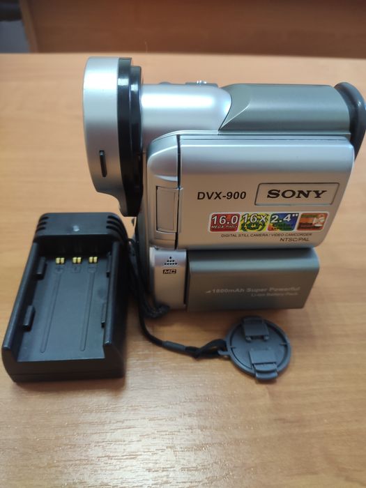 Продам відеокамеру SONY DVX-900