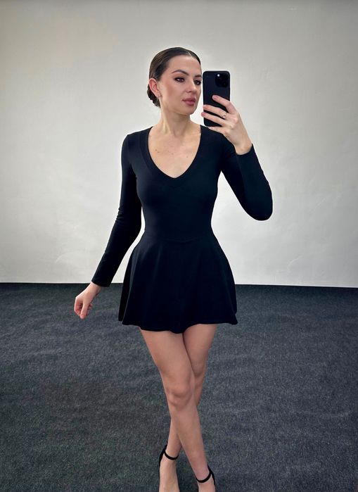 Нова чорна сукня