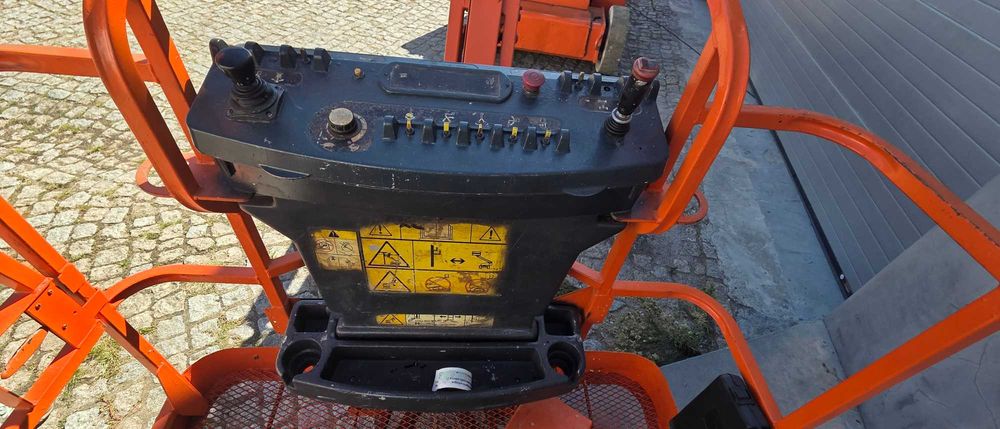 Plataforma Elevatória Articulada JLG M400AJP Narrow