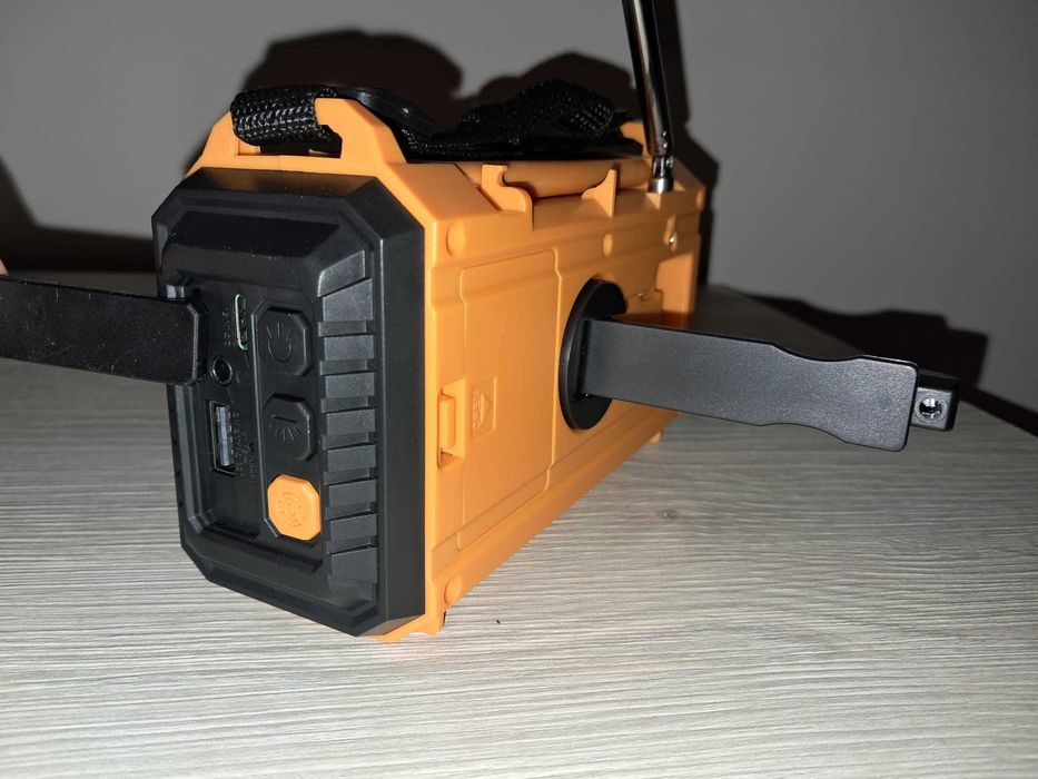 Rádio ROCAM CR1009 - Casa, Campismo ou Emergência