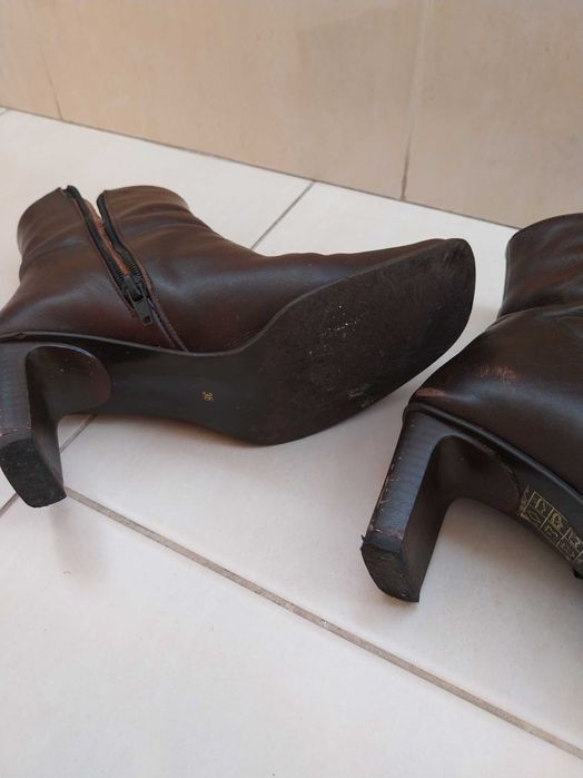 Botins castanhos escuros, 36, de salto alto, outono inverno