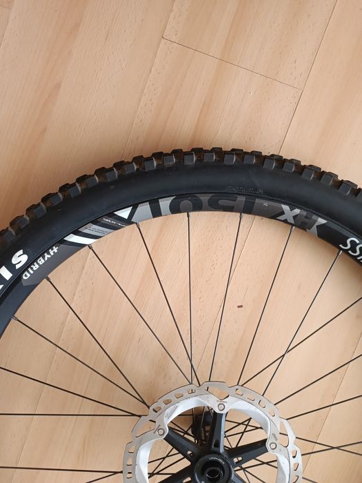 DT Swiss HX 1501 Spline Hybrid / Pneu Maxxis Minion DHF 30" e disco