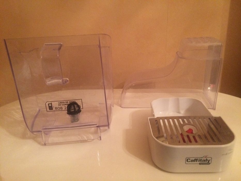 Acessórios Máquinas de café Krups (2) e Caffitaly Pingo Doce. Preços na descrição