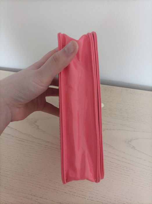 Рожева сумка кросбоді, з квітковим орнаментом