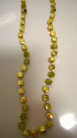 Colar dados dourado comprado em Las Vegas (portes incluídos)