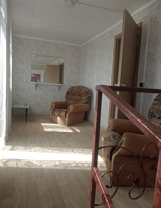 У продажу капітальний двоповерховий будинок .(В)