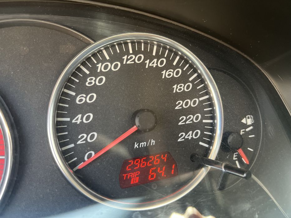 Carrinha Mazda 2003 Bom estado