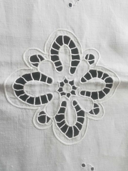 Toalha de mesa antiga branca bom estado