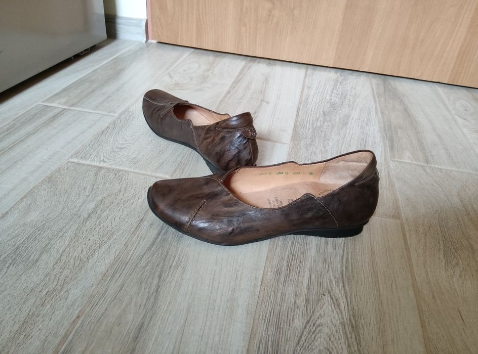 Think skórzane półbuty czółenka r.38 damskie