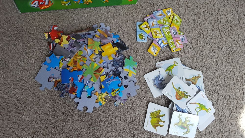 Gra edukacyjna 4 w 1 o dinozaurach