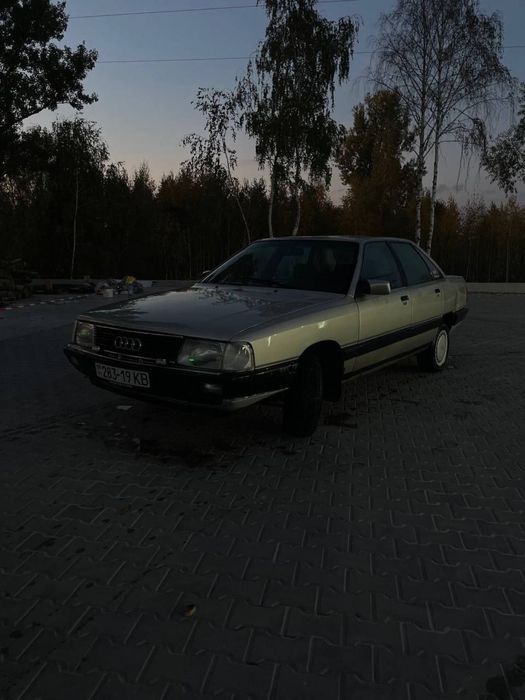 Audi 100 1.8