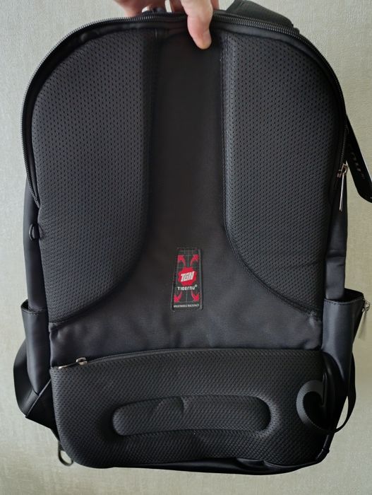 Продам новий рюкзак Tigernu 3032A 17' black