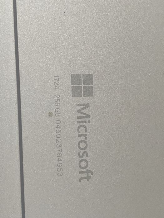 Microsoft surface pro 4 256gb ssd , 8gb озу