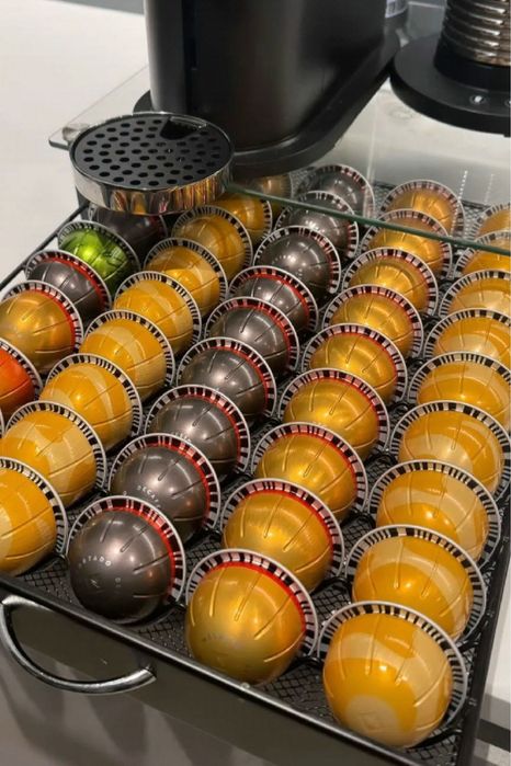 Maquina cafe Nespresso Vertuo Cinza + Gaveta Organizadora em Vidro