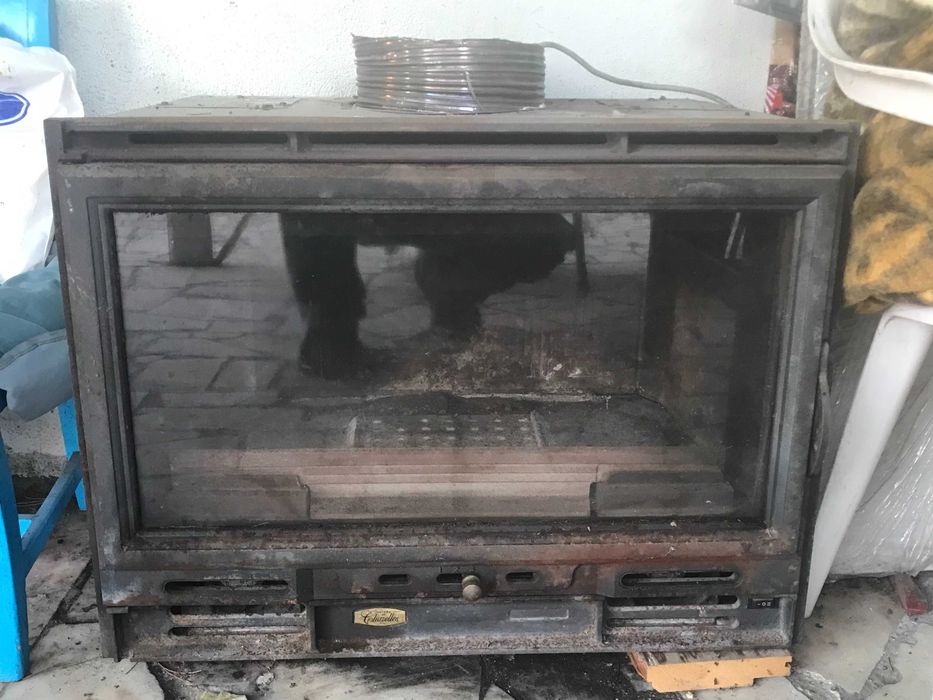 Lareira com recuperador de calor com ventilação