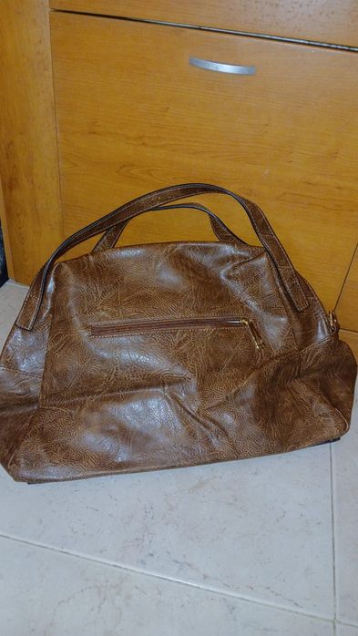 Mala de senhora castanha