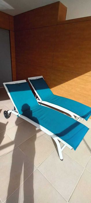 Duas espreguiçadeiras do Gato preto