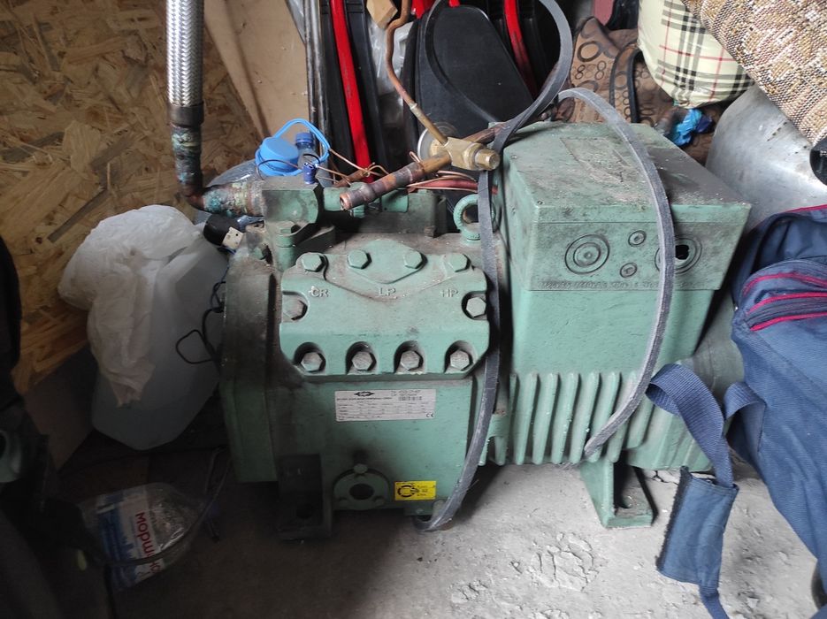 Продам морозильний агрегат Bitzer 4TES-12Y-40P