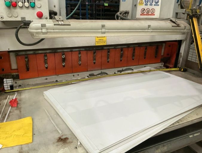 Gilotyna urządzenie do obcinania tworzyw sztucznych/metalu 4,55KW