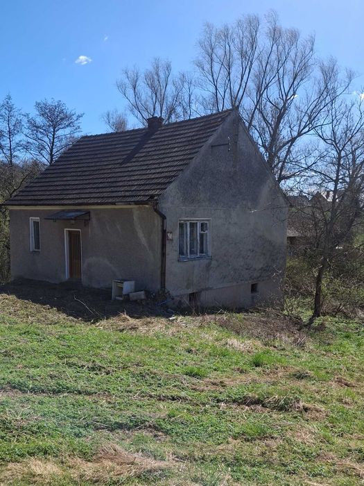 Sprzedam działkę z domem do remontu lub rozbiórki (42 ar)