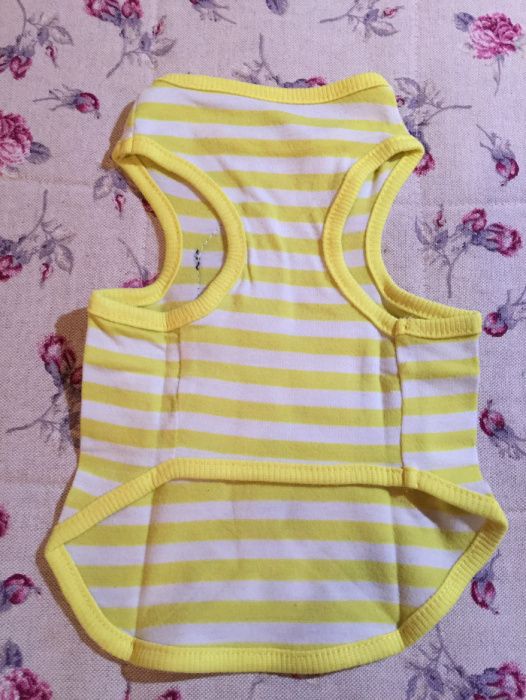 T-shirt para cão com emblema