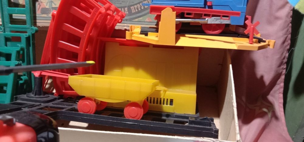 Железная дорога и вертолет В 84.