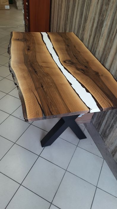 Стол для гостинной