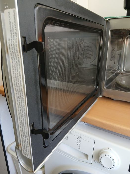 Micro-ondas com grill.